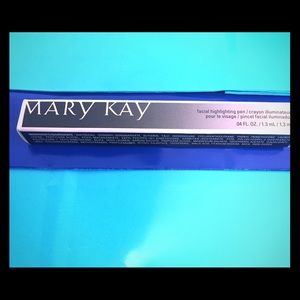 SOLD!   Facial Highlighter Pen